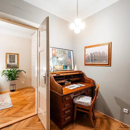 Charming In Hastalska *