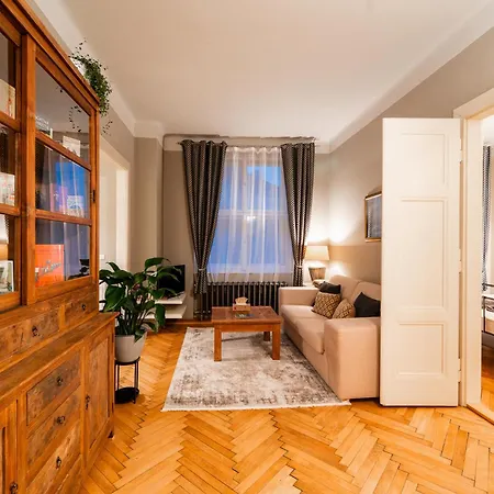 Apartment Charming In Hastalska