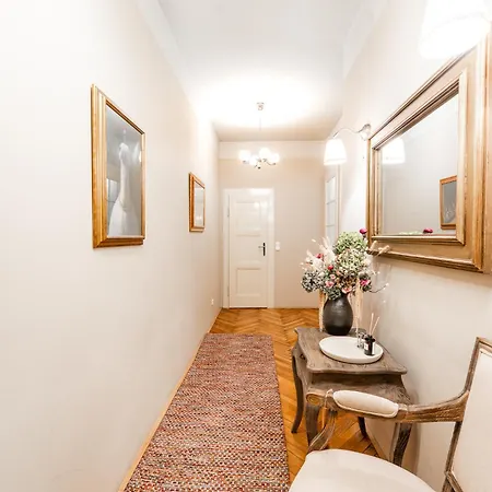 Apartment Charming In Hastalska