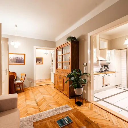 Apartment Charming In Hastalska
