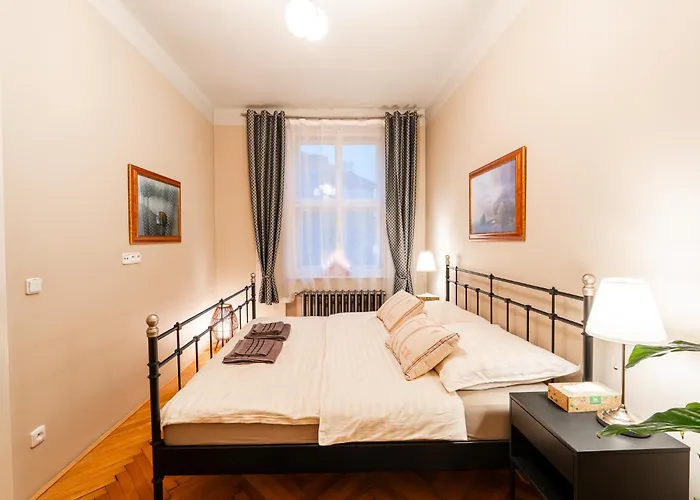 Charming In Hastalska Apartment